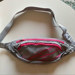 Nike Heritage Waistpack (Fanny Pack)
Swoosh and logo printed in white at face.